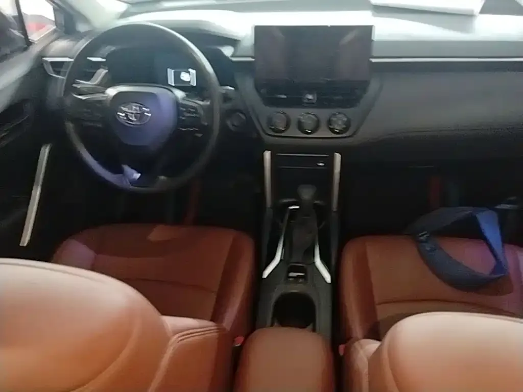 Toyota Corolla Cross 2024 из CN, фото 4