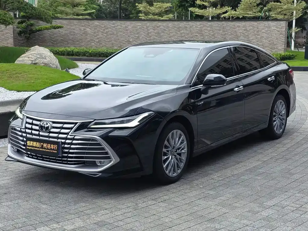 Toyota Avalon — фото 1