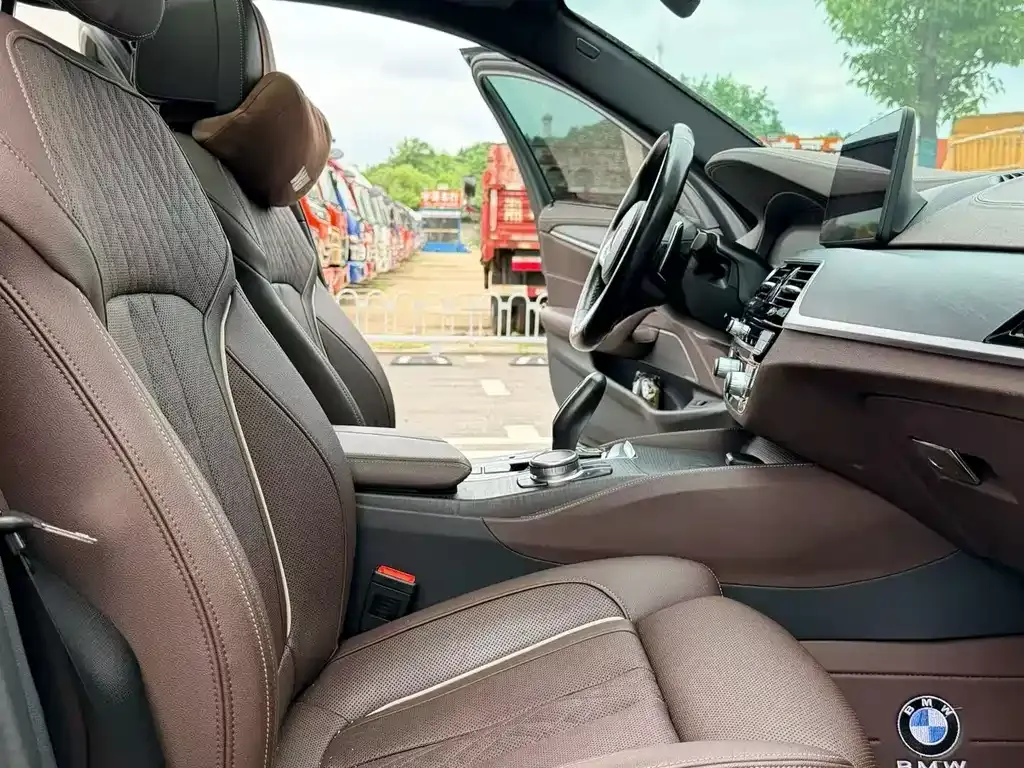 BMW 5 Series 2022 из CN, фото 8