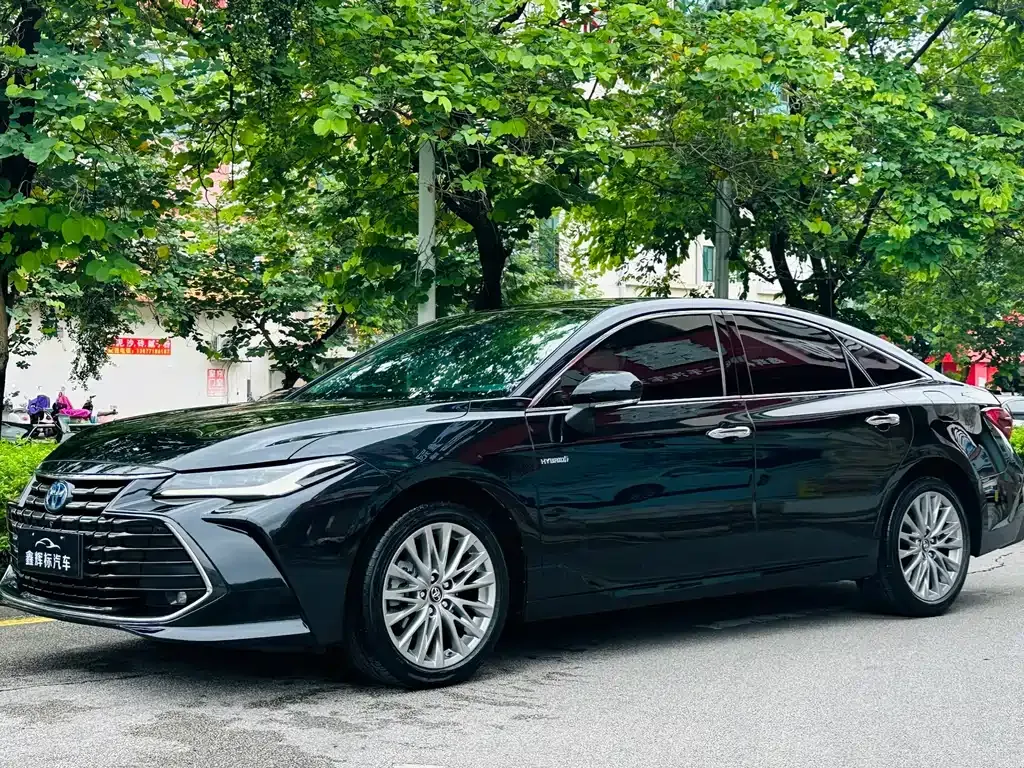Toyota Avalon — фото 1
