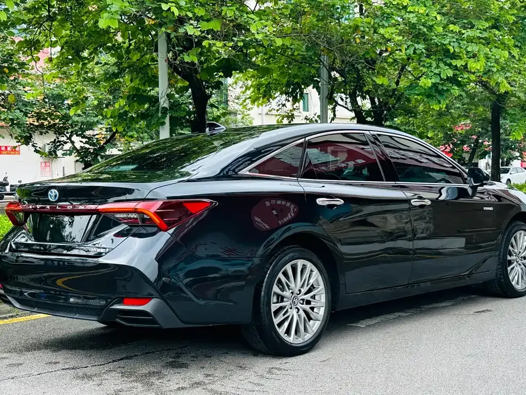 Toyota Avalon — фото 2