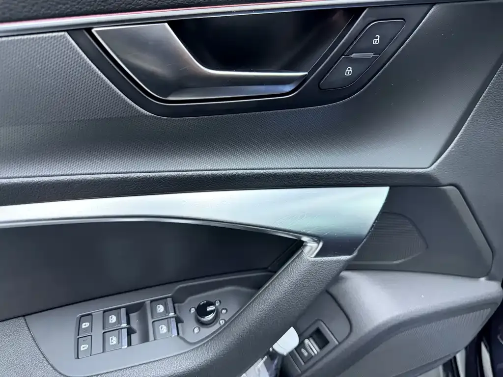 Audi A7L 2024 из CN, фото 10