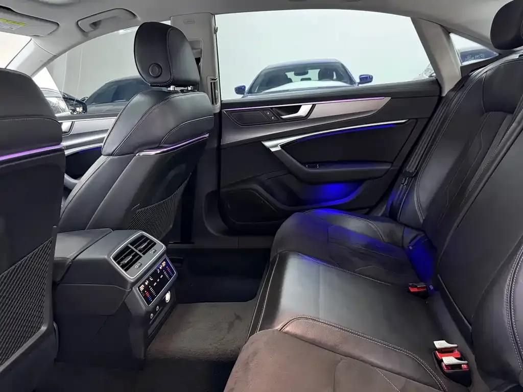 Audi A7L 2024 из CN, фото 6