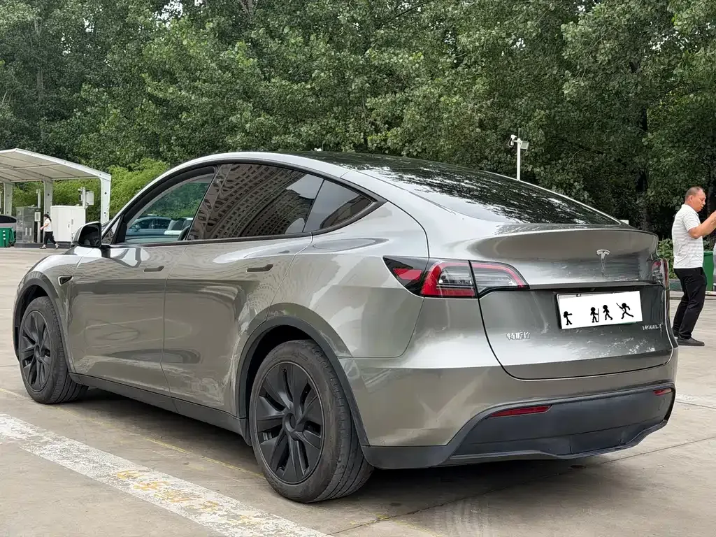 Tesla Model Y — фото 8
