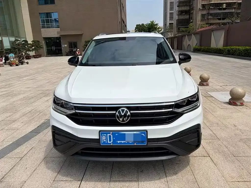 Volkswagen Tiguan L — фото 8