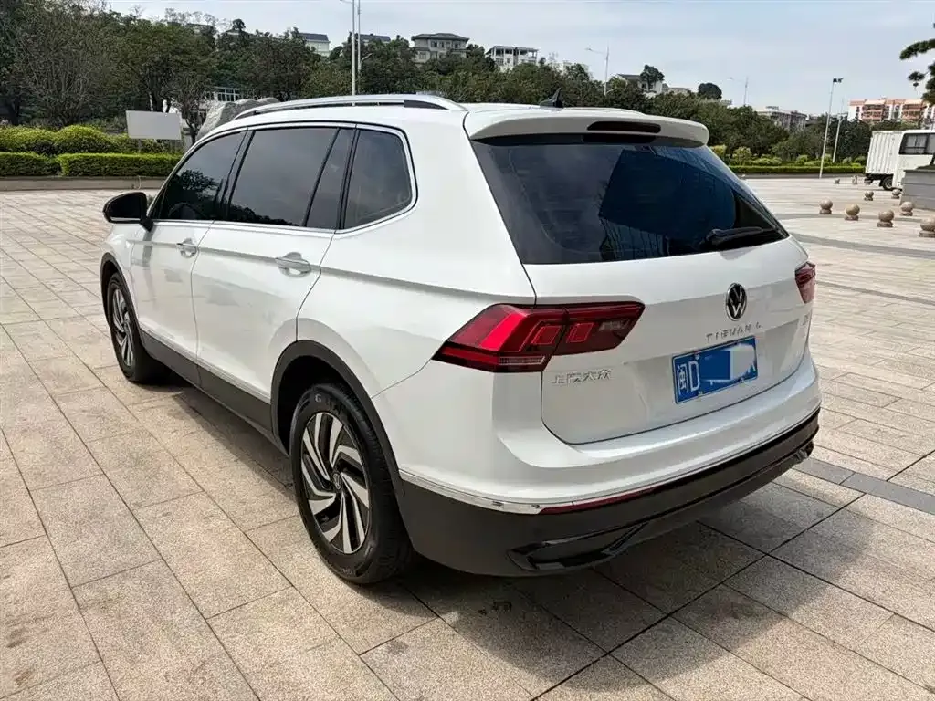 Volkswagen Tiguan L — фото 5