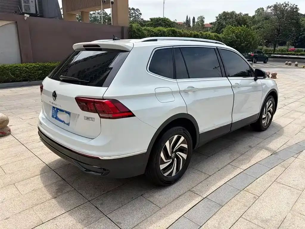 Volkswagen Tiguan L — фото 3