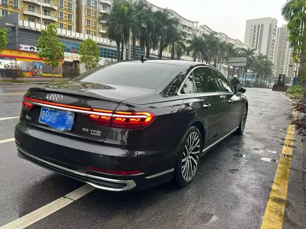 Audi A8 — фото 7
