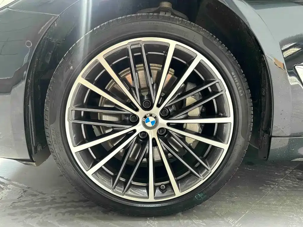 BMW 5 Series — фото 9