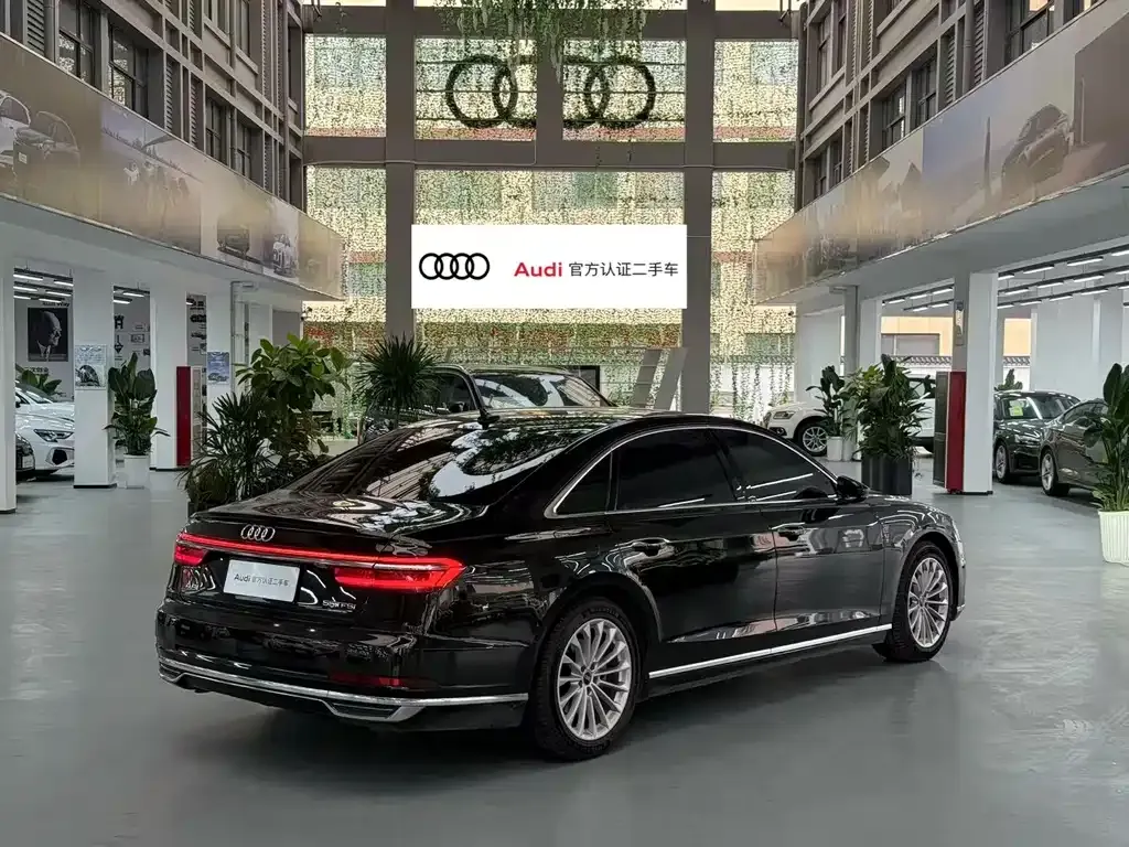 Audi A8 — фото 6