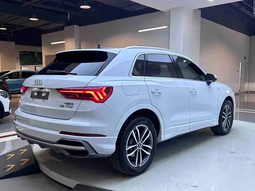 Audi Q3 — фото 10
