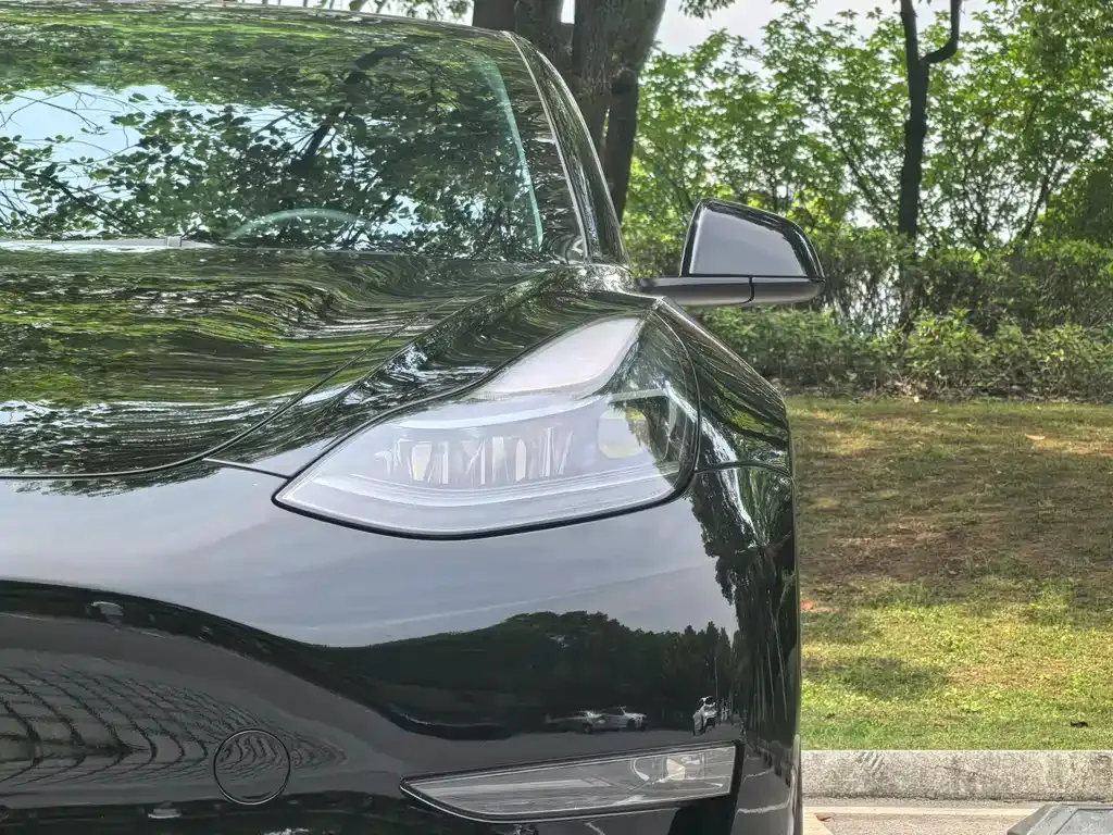 Tesla Model 3 — фото 4