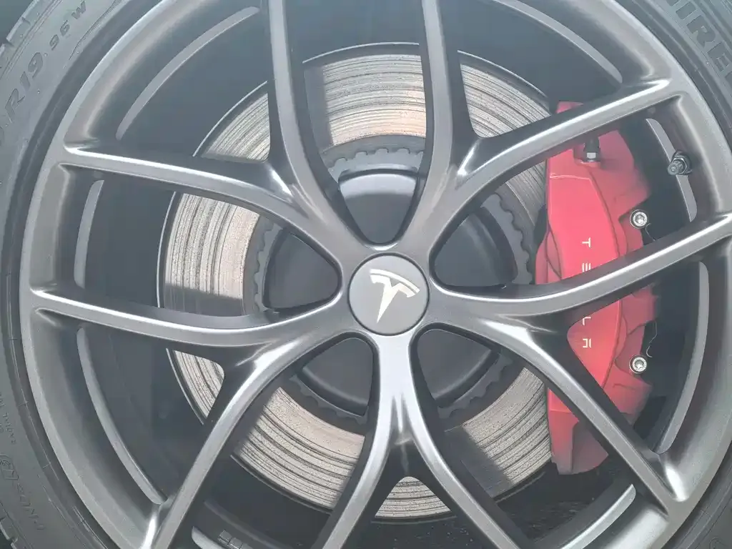 Tesla Model 3 — фото 2