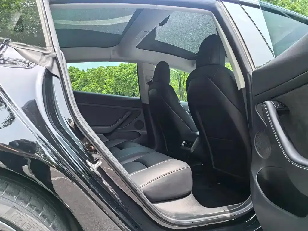 Tesla Model 3 — фото 10