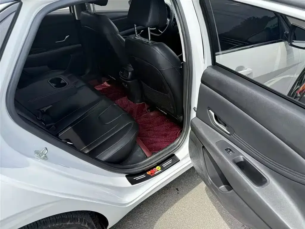 Hyundai Elantra — фото 8