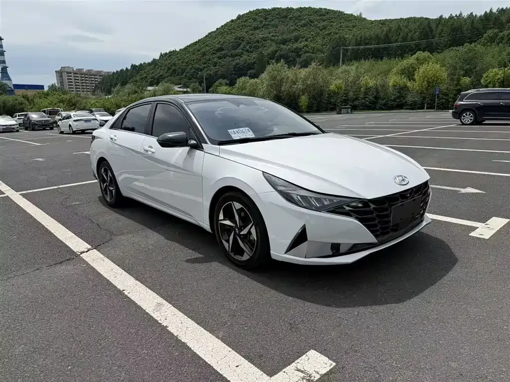 Hyundai Elantra — фото 9