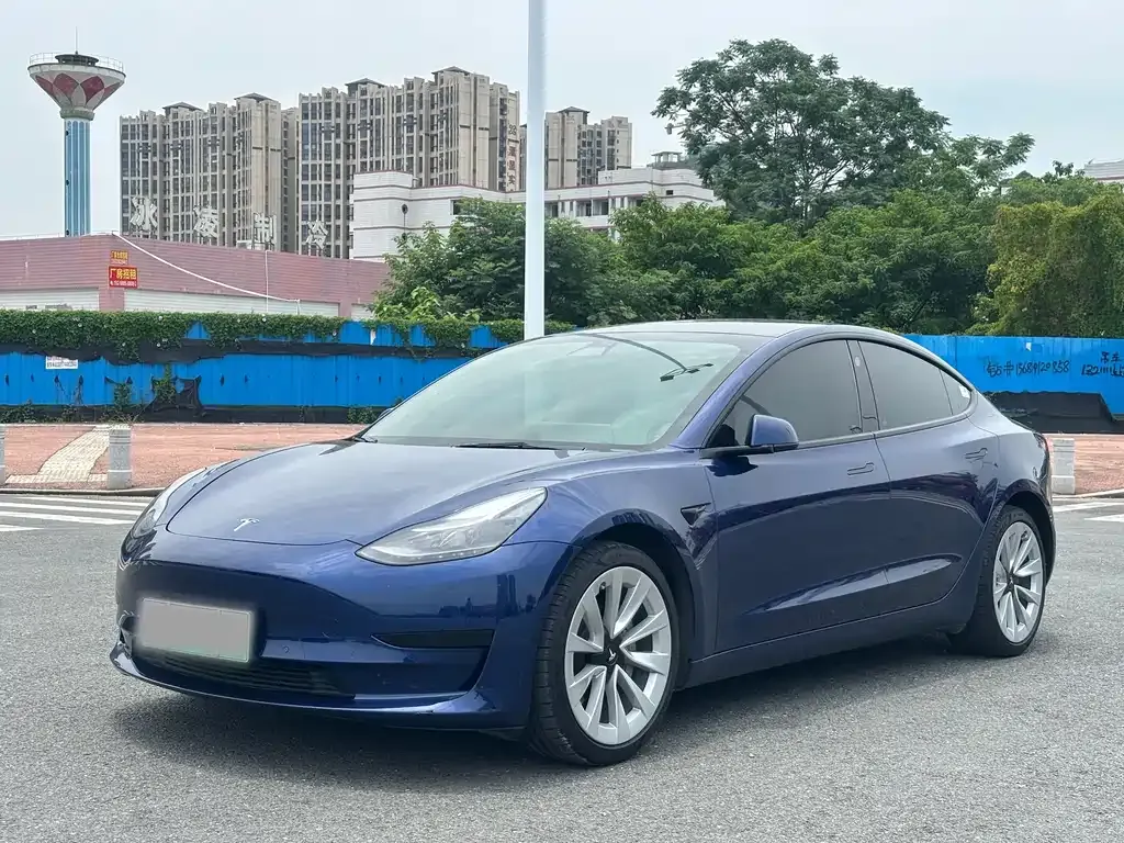 Tesla Model 3 — фото 1