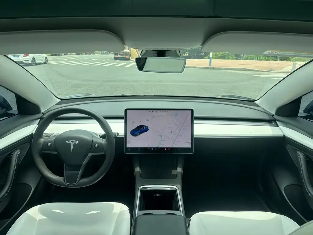 Tesla Model 3 — фото 5