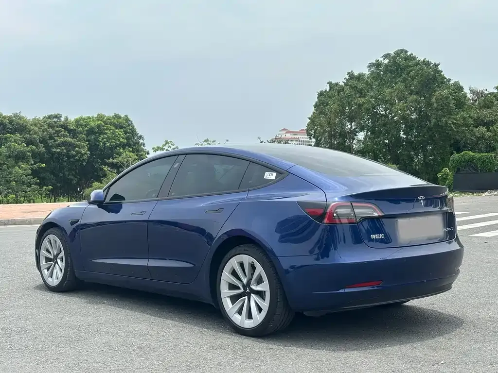 Tesla Model 3 — фото 2