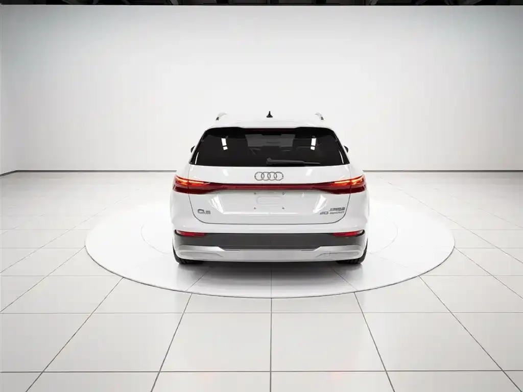 Audi Q5 e-tron 2022 из CN, фото 2