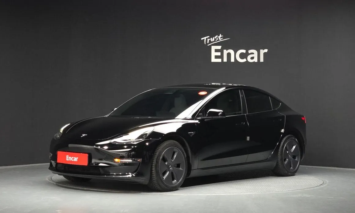 Tesla Model 3 — фото 1