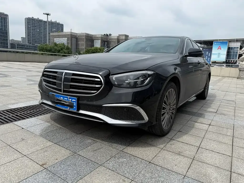 Mercedes-Benz E-Class — фото 1