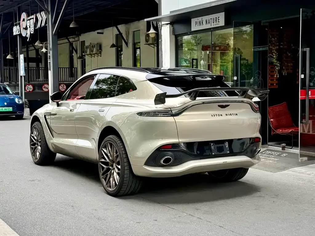 Aston Martin DBX — фото 3
