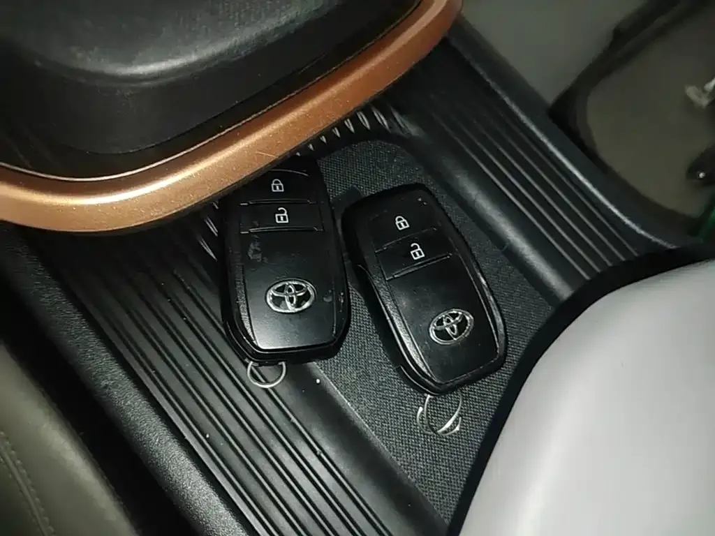 Toyota bZ3 2024 из CN, фото 2