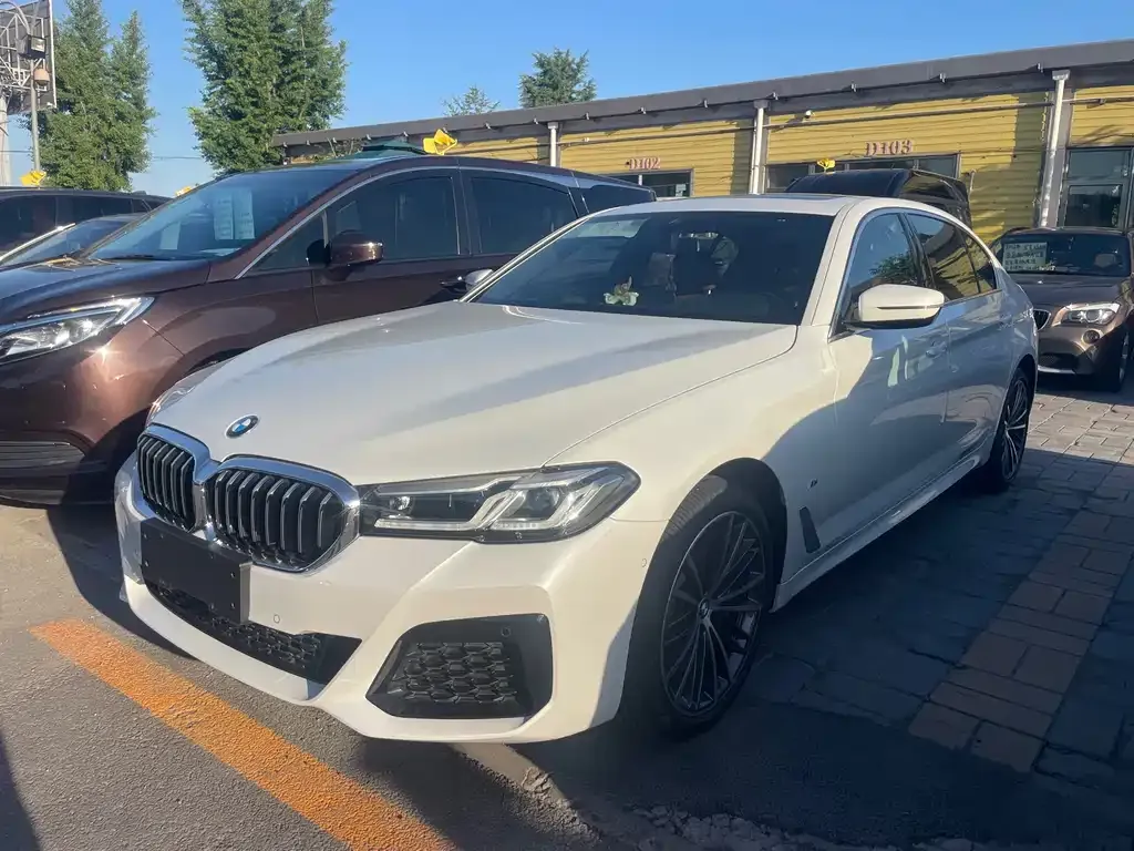 BMW 5 Series — фото 1