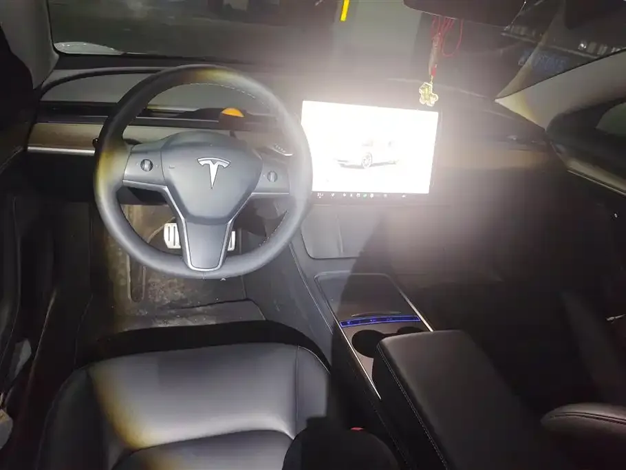 Tesla Model 3 — фото 5