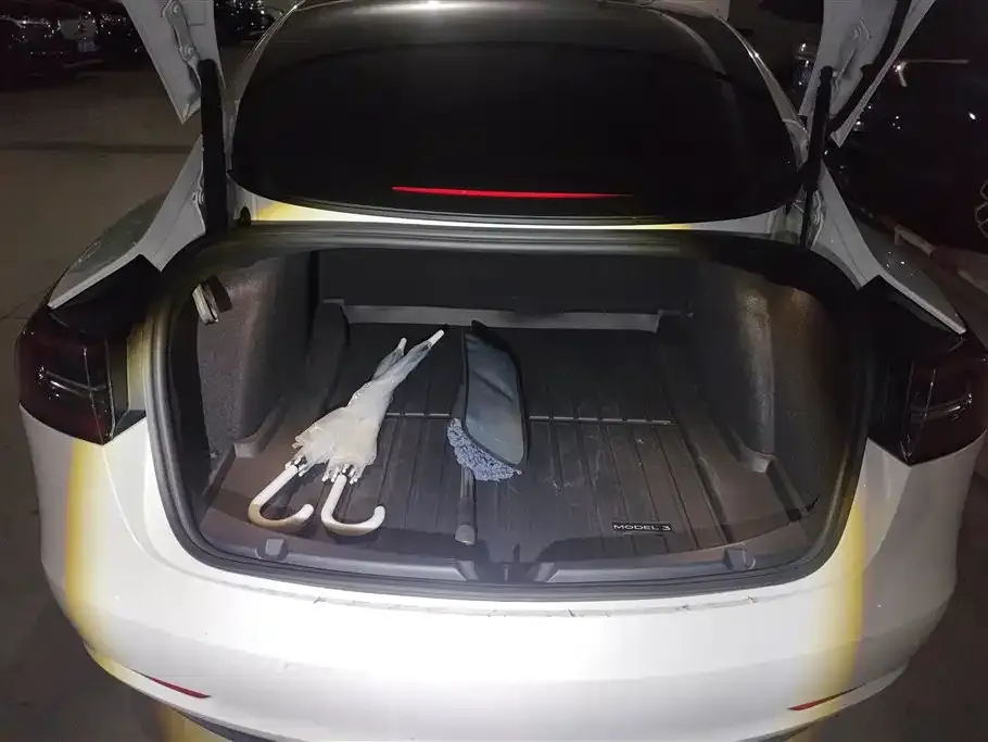 Tesla Model 3 — фото 8