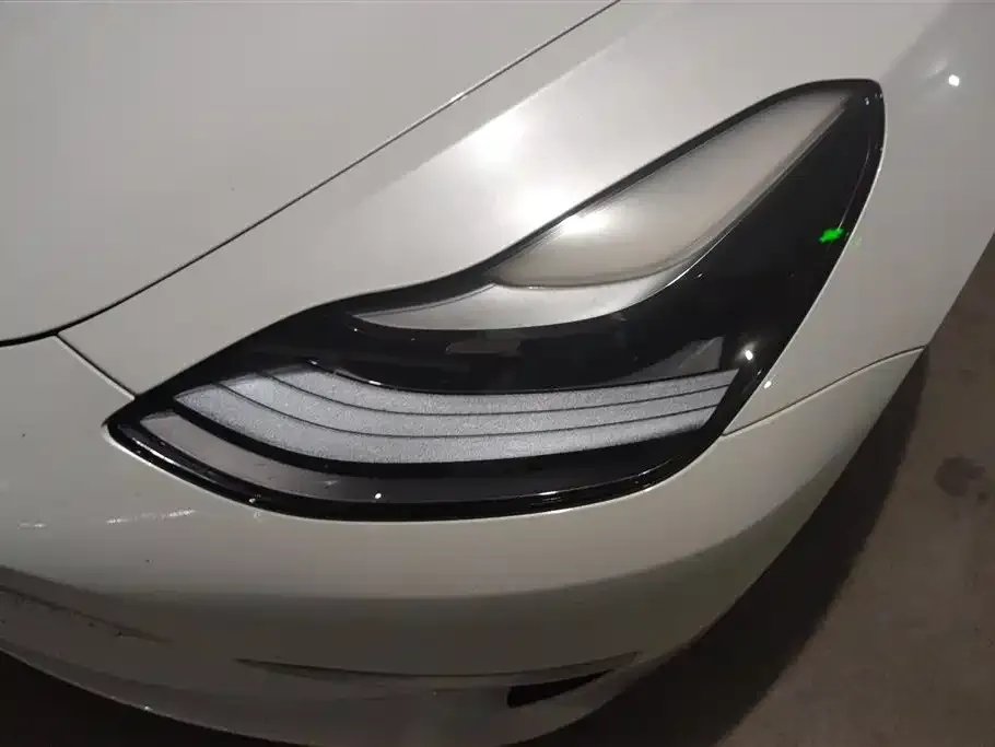 Tesla Model 3 — фото 10