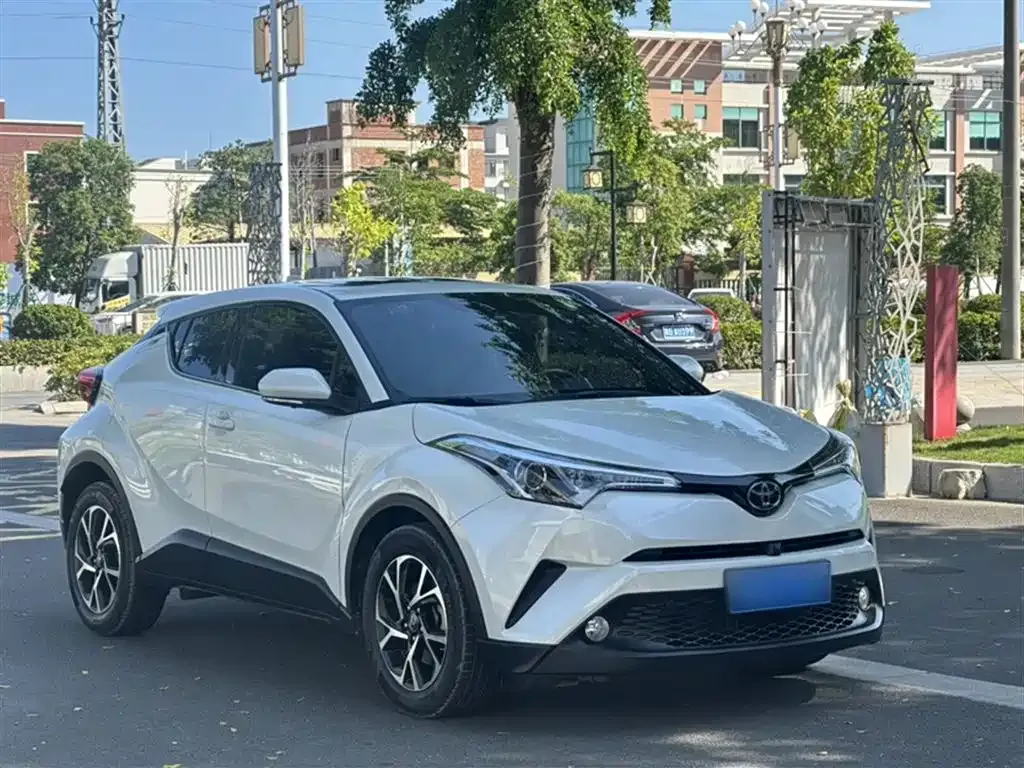 Toyota C-HR — фото 10