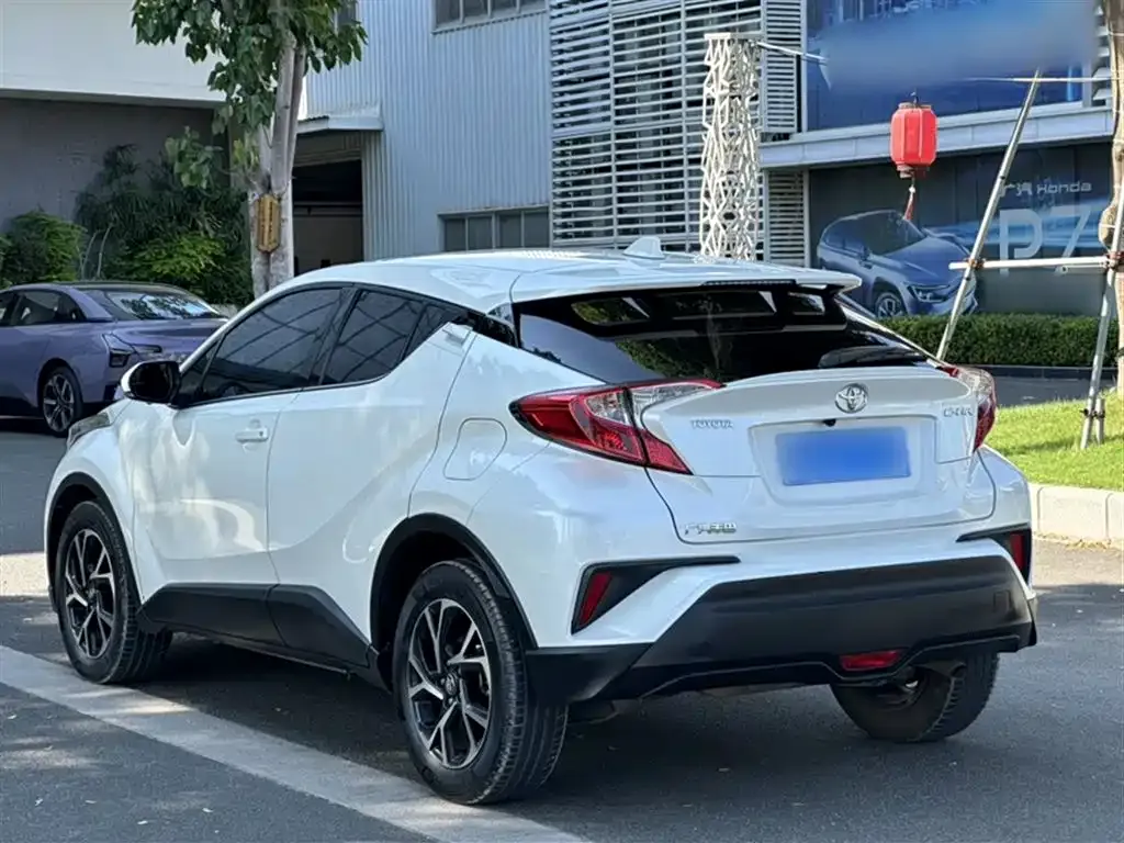 Toyota C-HR — фото 2