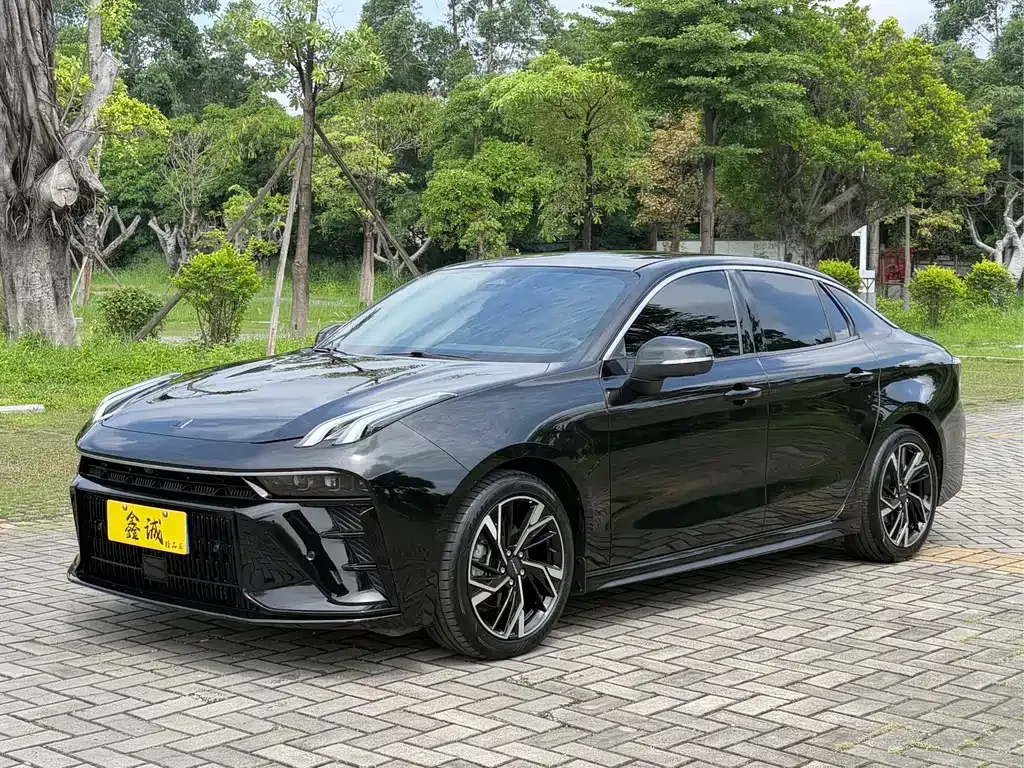 Lynk & Co 03