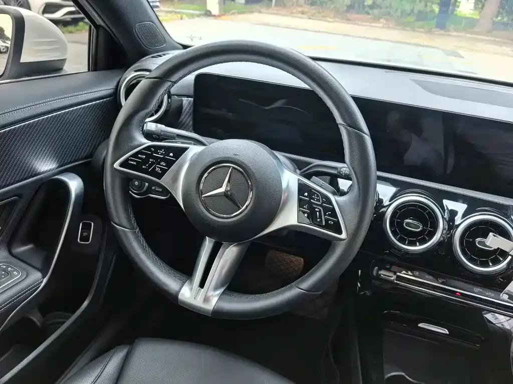 Mercedes-Benz A-Class — фото 10