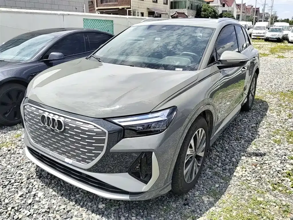 Audi Q4 e-tron — фото 2