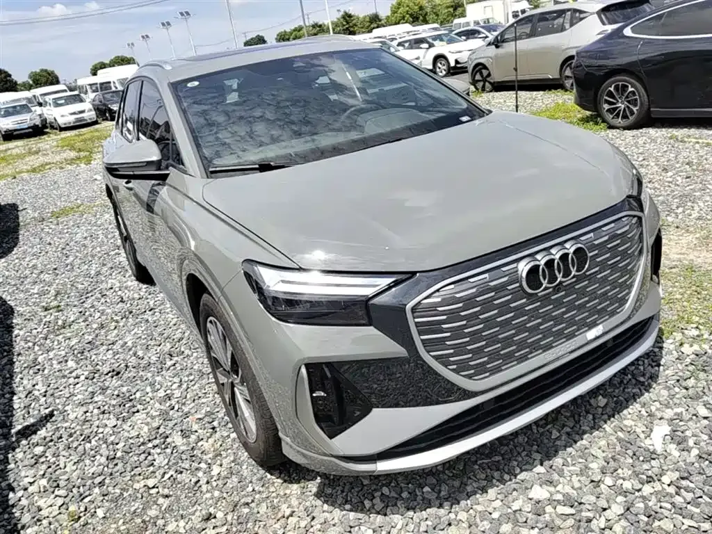 Audi Q4 e-tron — фото 10