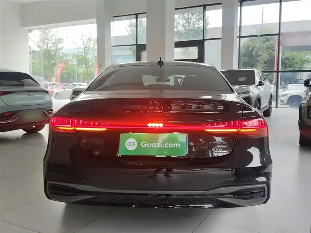 Audi A7L — фото 10