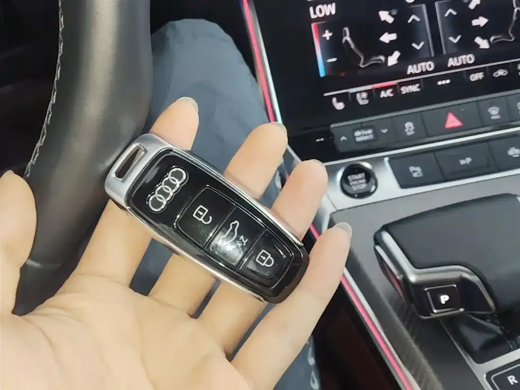 Audi A7L — фото 5