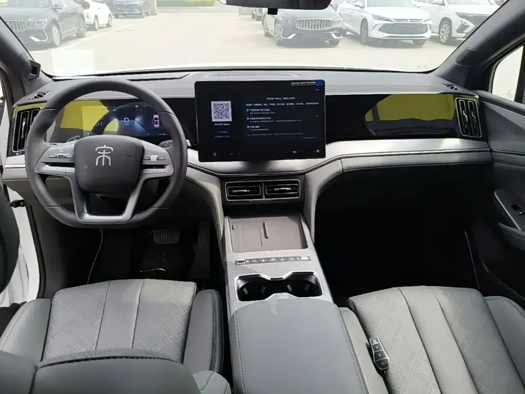 BYD L DM-i — фото 9