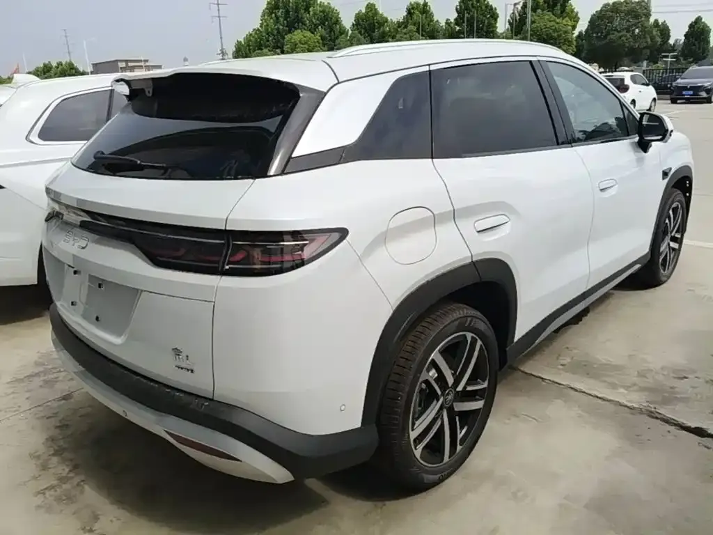BYD L DM-i — фото 10