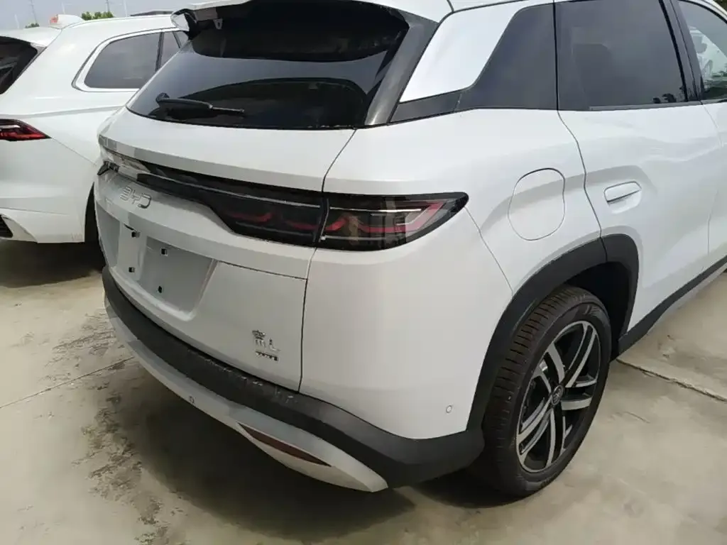 BYD L DM-i — фото 3