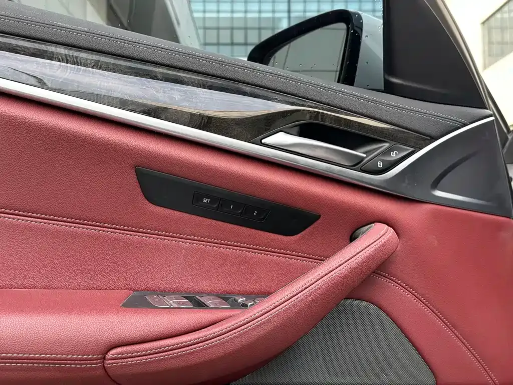 BMW 5 Series — фото 10