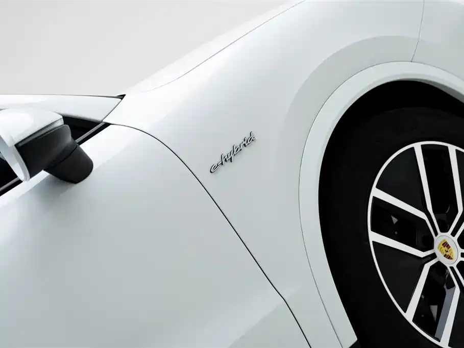 Porsche Cayenne Hybrid — фото 10