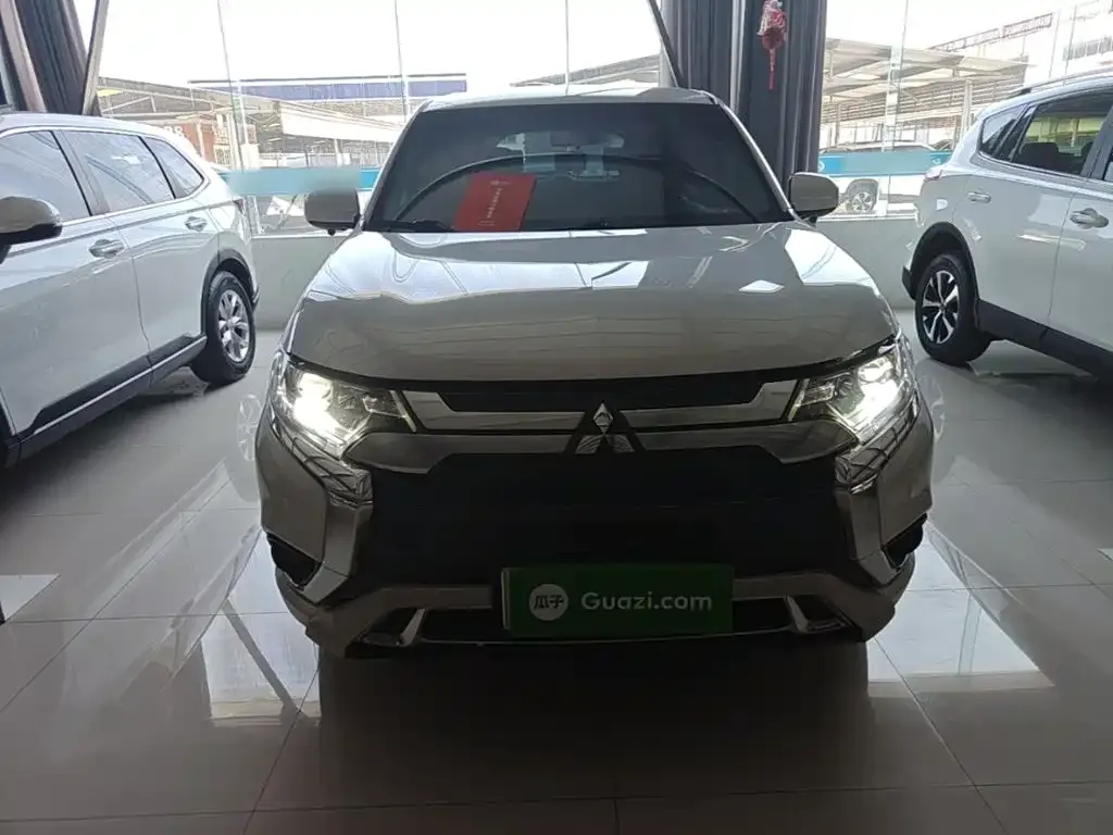 Mitsubishi Outlander — фото 10