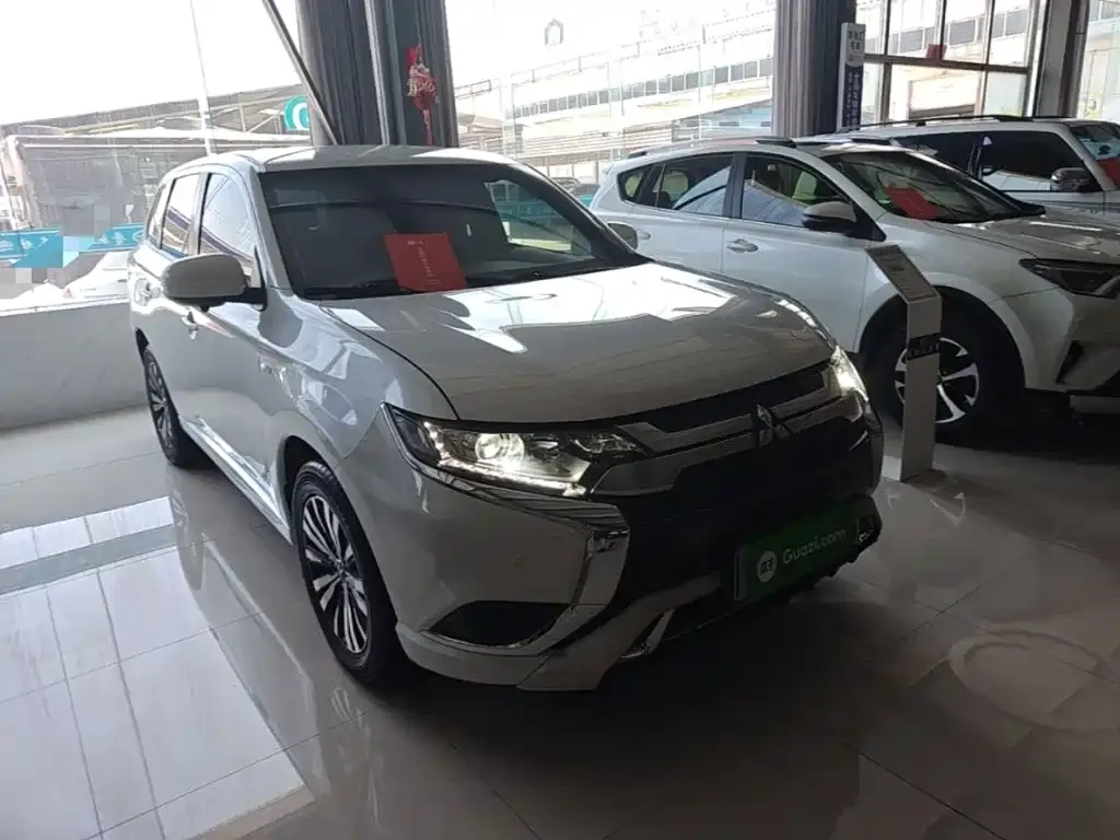 Mitsubishi Outlander — фото 4