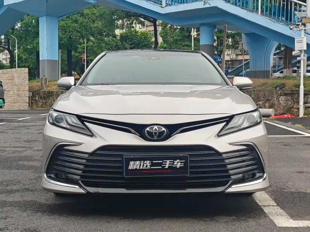 Toyota Camry — фото 6