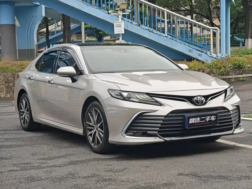 Toyota Camry — фото 5