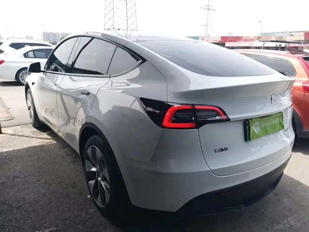 Tesla Model Y — фото 9